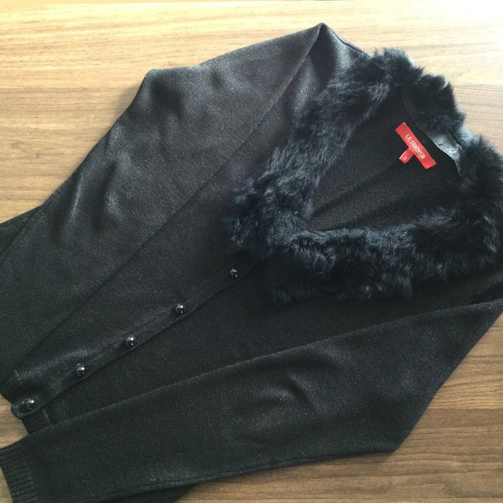 Le Grenier Long Sleeve Cardigan with Faux Fur Collar: Ideal for the holidays!